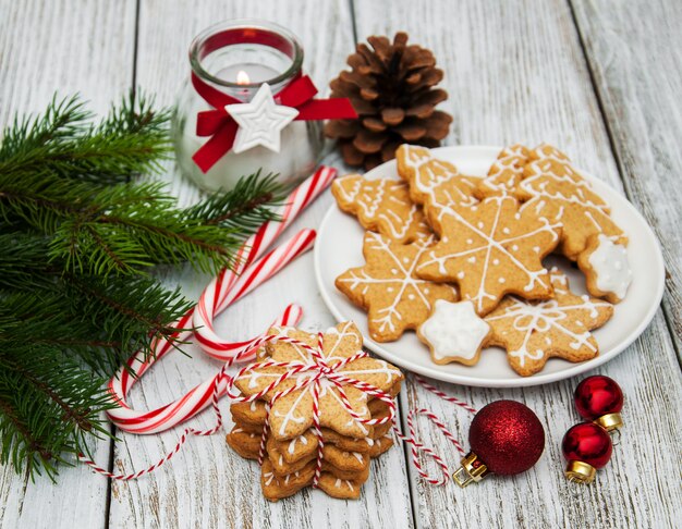 プレート上のクリスマスクッキー