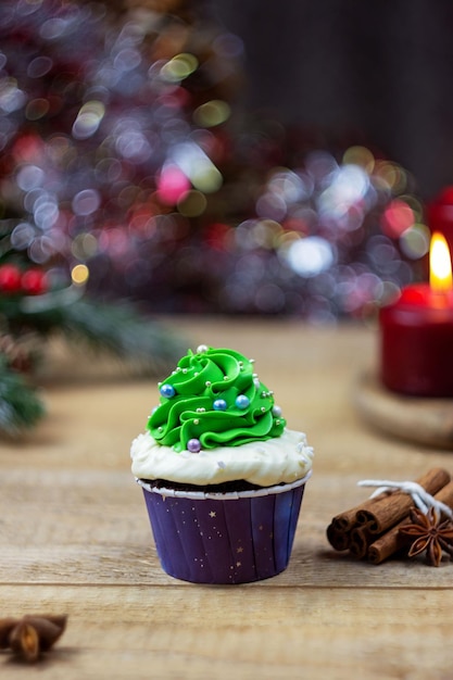 Photo christmas cupcakes candles and an elegant spruce selective focus place for text