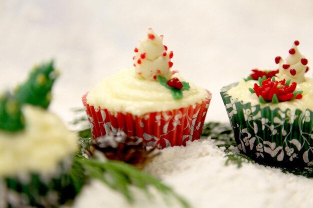 Photo christmas cupcakes on snow