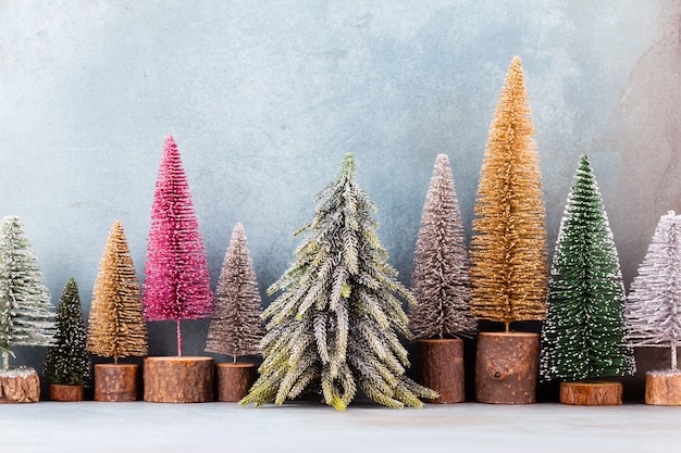 Photo christmas decor, christmas tree on blue background