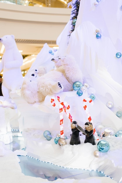 クリスマスの装飾 人工氷山のホッキョクグマ