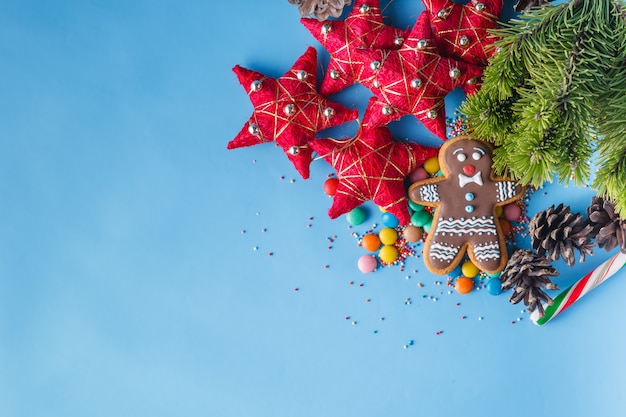 青い背景のクリスマス装飾