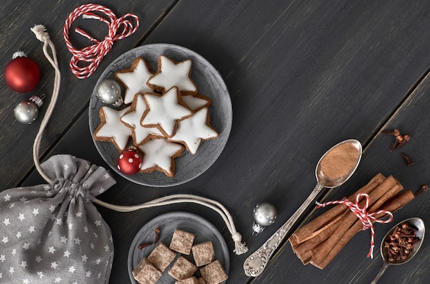 クリスマスの飾り、クッキー、ボール