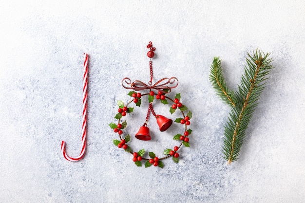 写真 クリスマスの飾りとお菓子