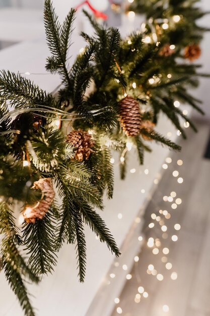 Photo christmas decorations on the holiday tree festive traditional seamless background for the new year