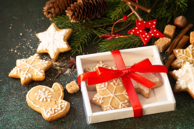 テーブルの上のクリスマス装飾