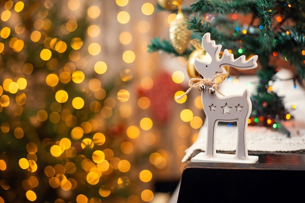 ピアノのジングルベルとクリスマス鹿のおもちゃ