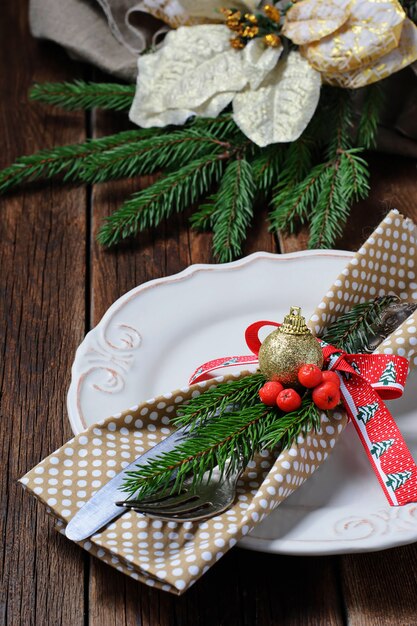 Impostazione del tavolo da pranzo di natale