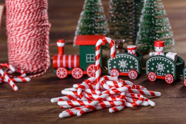 新年の木を飾るための装飾のクリスマス要素