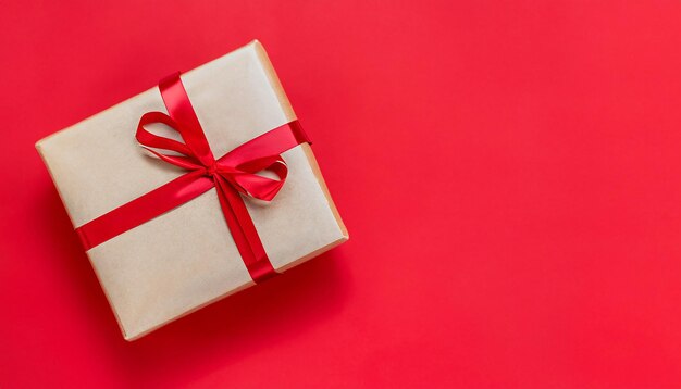 빨간색 배경에 장식된 크리스마스 선물 상자 크리스마스와 새해 배너