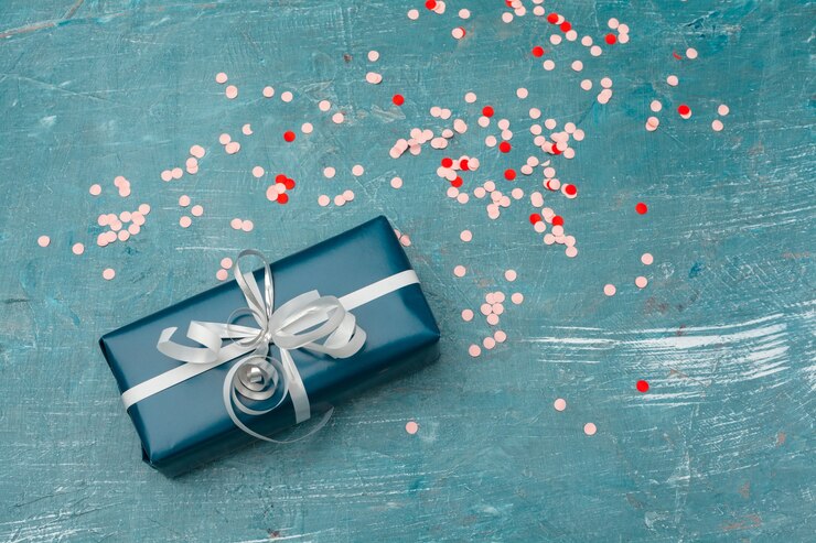 Photo タブレット上のクリスマスギフトボックス