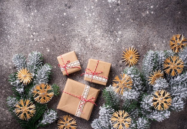 Новогодние подарочные коробки из крафт-бумаги