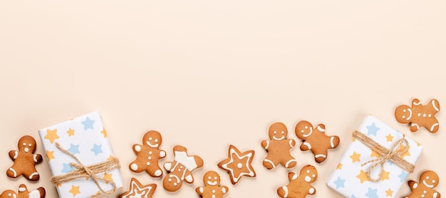 Foto confezioni regalo di natale biscotti di pan di zenzero e spazio