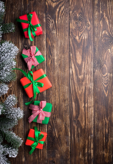 Scatole regalo di natale e filo spelato