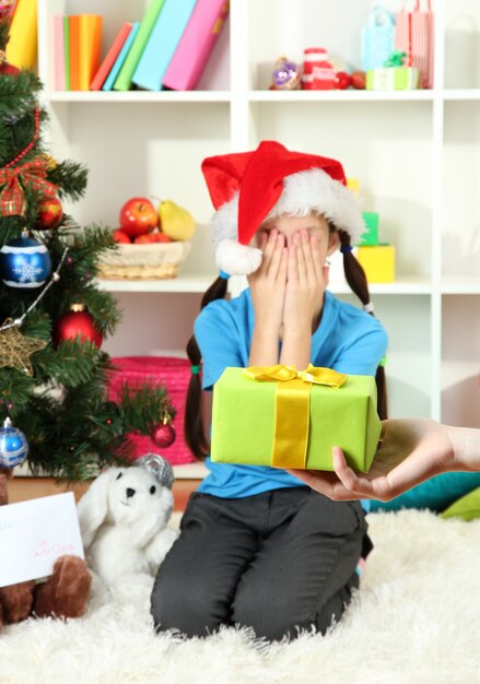 小さな女の子へのクリスマスプレゼント