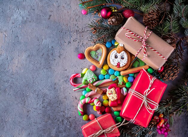 Рождественские подарки и необычные сладости