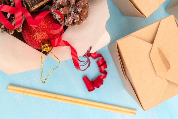 Рождественские подарки в коробках для упаковки бумаги WOK. Для азиатских фаст-фудов.