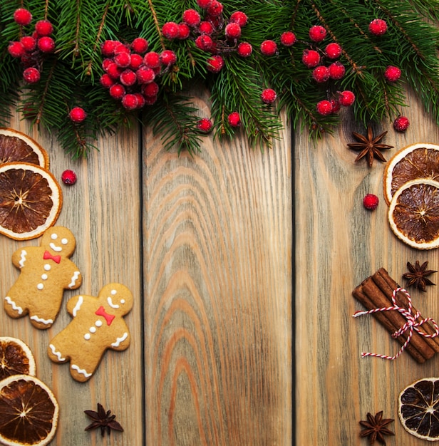 Biscotti colorati di natale allo zenzero e miele