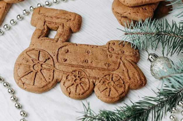 写真 蒸気機関車の形をしたクリスマスジンジャーブレッドクッキー