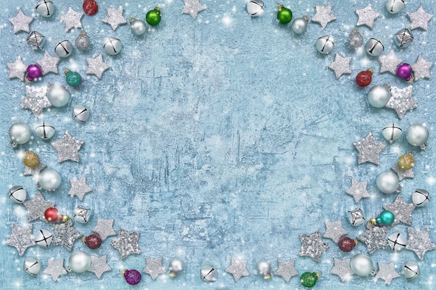 Рождественская открытка Красочные рождественские украшения на синем