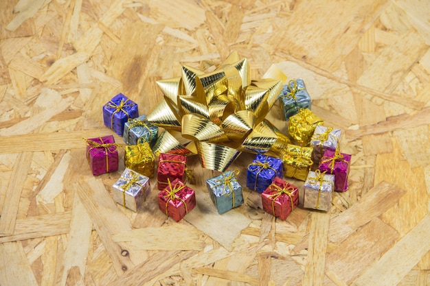 Foto christmas group gift box op hout