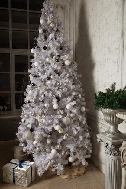 Рождественская гостиная с деревом Синий тон Счастливого праздника