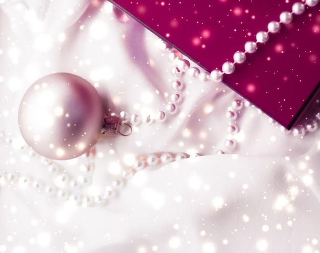 사진 크리스마스 마법의 휴일 배경 축제 싸구려 적갈색 빈티지 선물 상자와 고급 브랜드 디자인을 위한 겨울 선물로 황금빛 반짝이