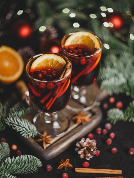 写真 クリスマスにスパイスとオレンジを混ぜたグリューワイン