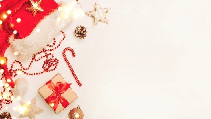 Photo christmas and new year banner with copyspace. festively decorated  gift boxe, santa claus hat, cane lollypop, cone, christmas balls and stars on white