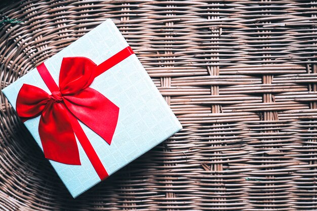 크리스마스 및 새해 날 닫는 색 선물 상자 색 기프트 상자 빨간 리본