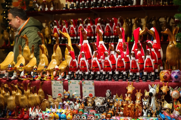 Рождественский новогодний рынок в Дрездене, Саксония, Германия, 21 декабря 2022 года