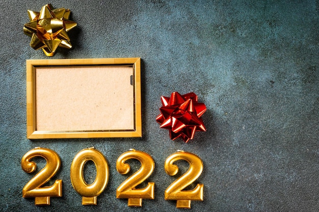 Photo christmas photo frame mock up template with decoration on dark background. view from above. new year mockup. new year composition with champagne bottle and decor. new year 2022