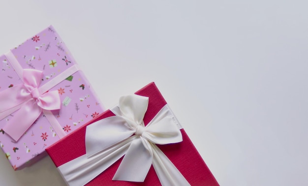 白い背景のクリスマスプレゼント