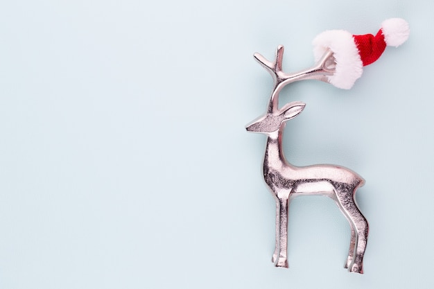 Photo christmas reindeer on pastel color background. christmas or new year minimal concept.