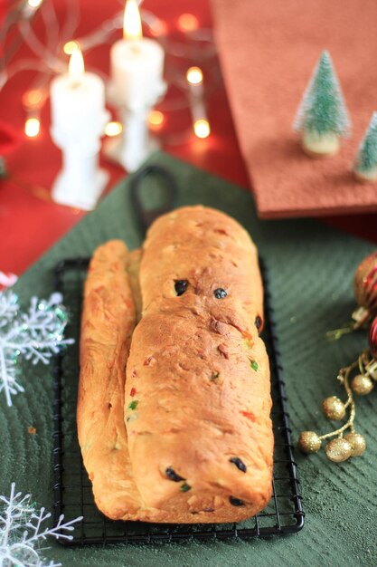 Photo christmas stollen traditional fruit bread stollen holiday treats for family before dusting