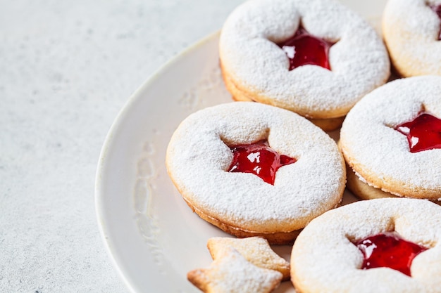 写真 クリスマス, いちご, linzer, クッキー, 上に, 灰色, 背景, お祝い, デザート, 冬, 御馳走