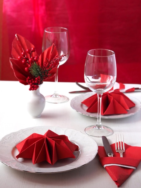 Christmas table setting in red and white