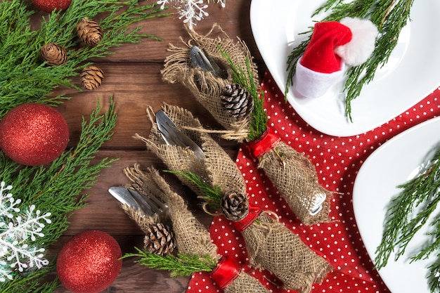 Regolazione della decorazione delle stoviglie di natale, fondo festivo di natale