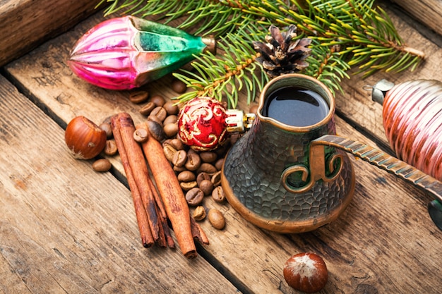 クリスマスのおもちゃとコーヒー