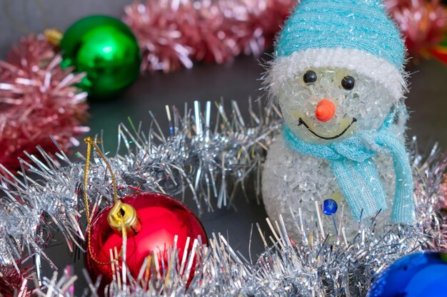 クリスマスのおもちゃとクリスマスの祝日を飾るための装飾品