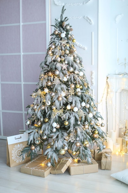 Рождественская елка крупным планом без людей