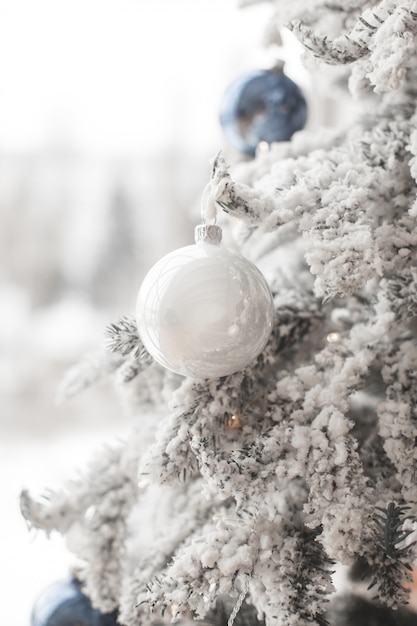 写真 クリスマスツリーの装飾。クリスマスツリーのおもちゃ