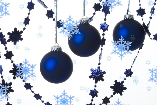 ボールでクリスマスツリーを飾るアイデア