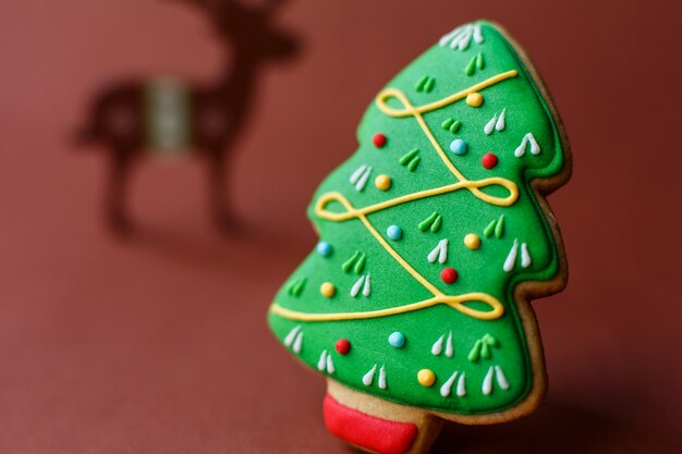 Christmas tree gingerbread on dark red 