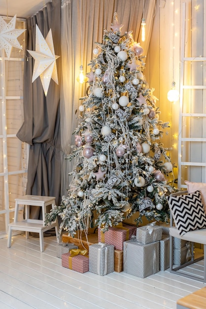 Photo christmas tree in gray pink shades