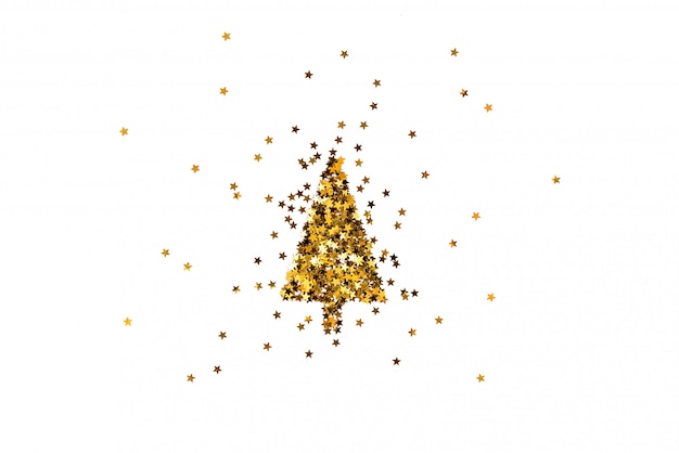 金の星形のスパンコールで作られたクリスマスツリー。白色の背景。