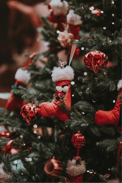 Photo christmas tree with colorful gifts