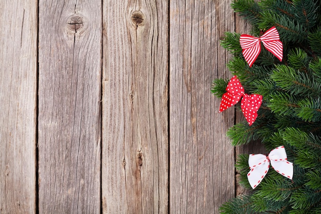 Albero di natale con decorazioni