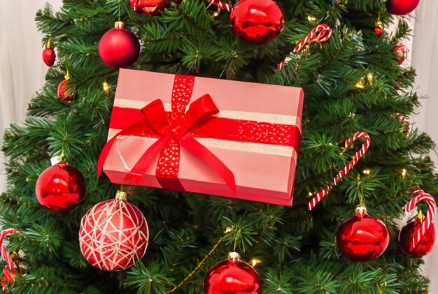 christmas tree with gift box