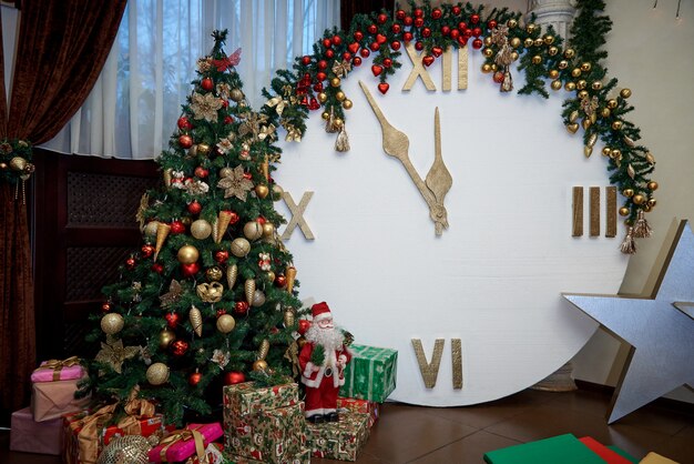 Christmas tree with gifts and a clock